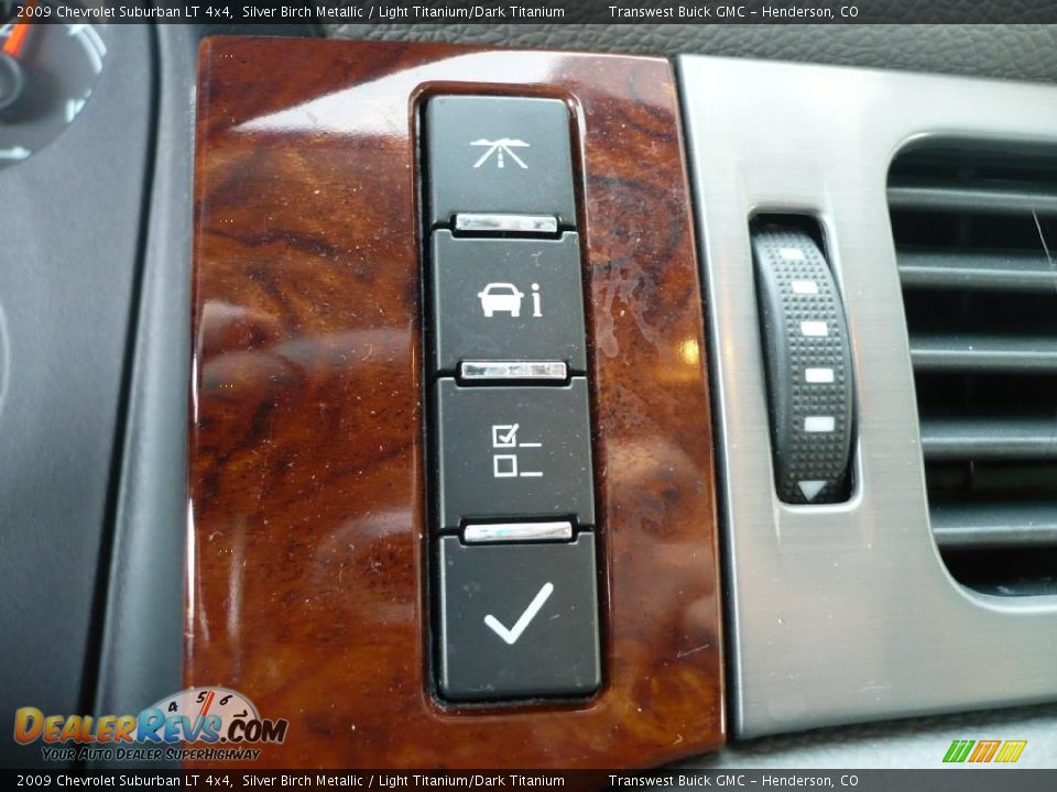2009 Chevrolet Suburban LT 4x4 Silver Birch Metallic / Light Titanium/Dark Titanium Photo #28