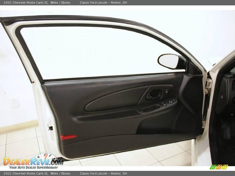 2002 Chevrolet Monte Carlo SS White / Ebony Photo #8
