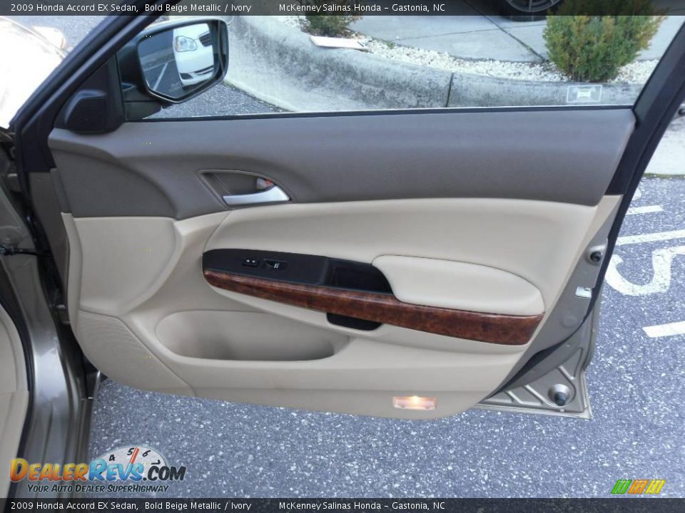 2009 Honda Accord EX Sedan Bold Beige Metallic / Ivory Photo #16