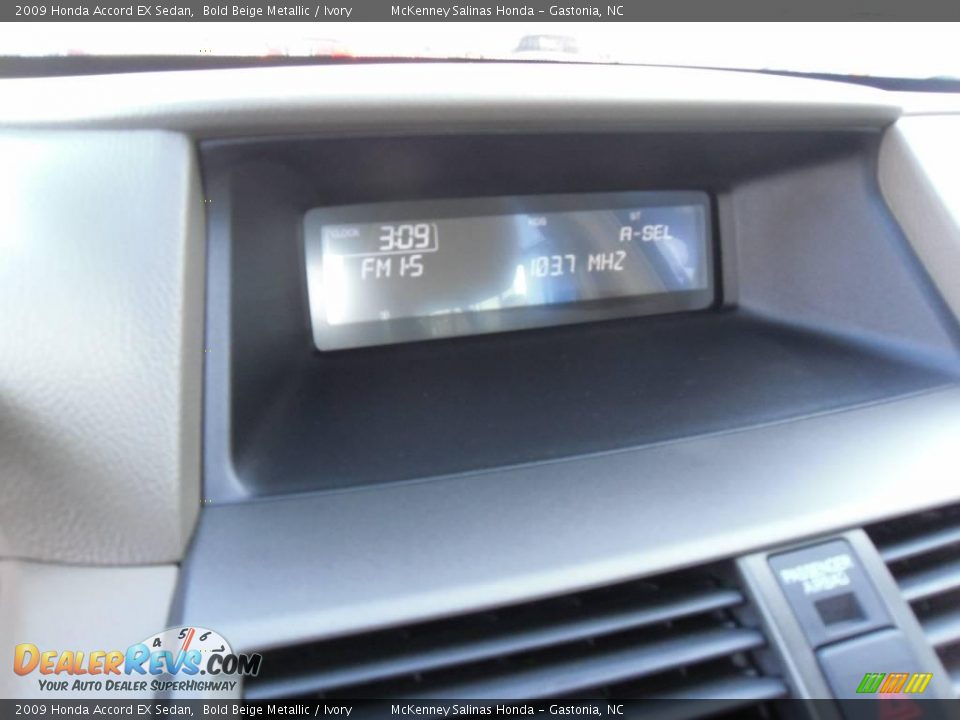 2009 Honda Accord EX Sedan Bold Beige Metallic / Ivory Photo #25