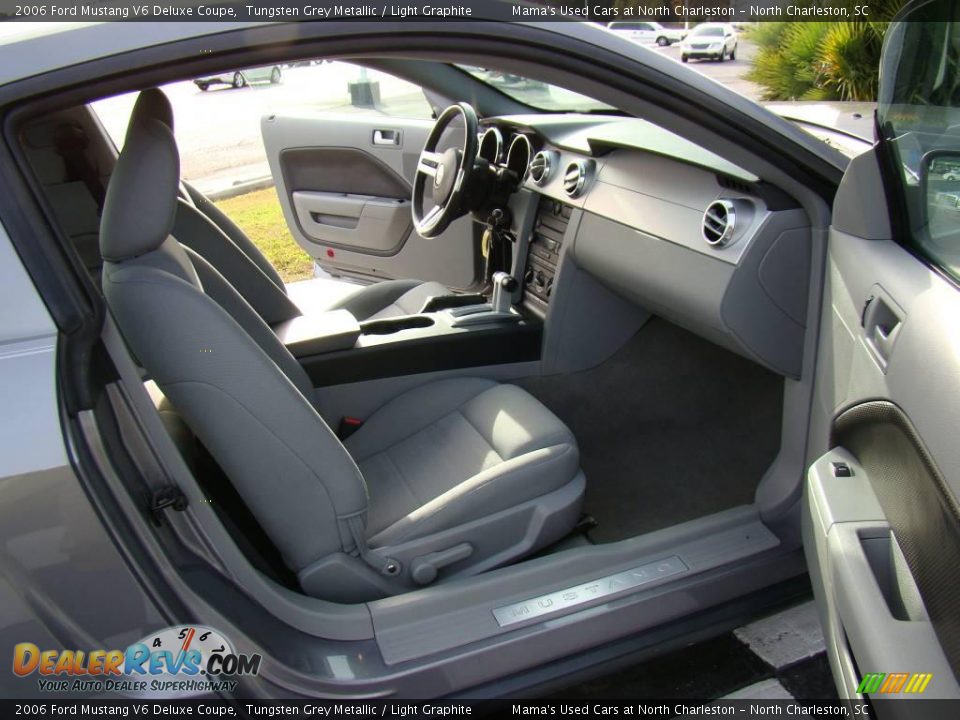 2006 Ford Mustang V6 Deluxe Coupe Tungsten Grey Metallic / Light Graphite Photo #11