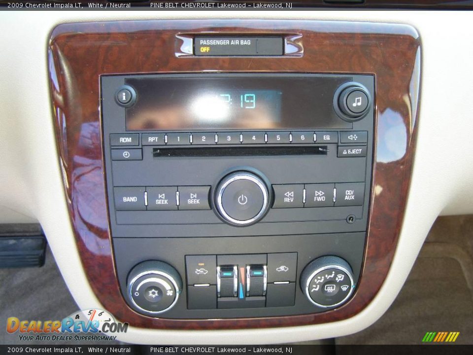 2009 Chevrolet Impala LT White / Neutral Photo #11