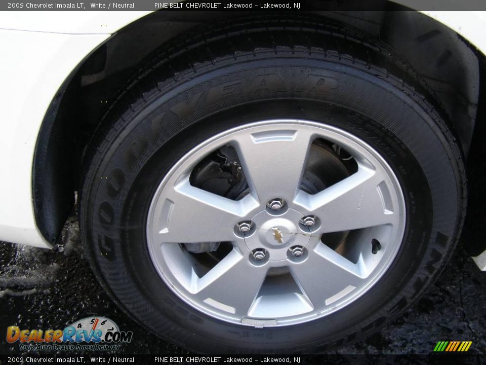 2009 Chevrolet Impala LT White / Neutral Photo #13