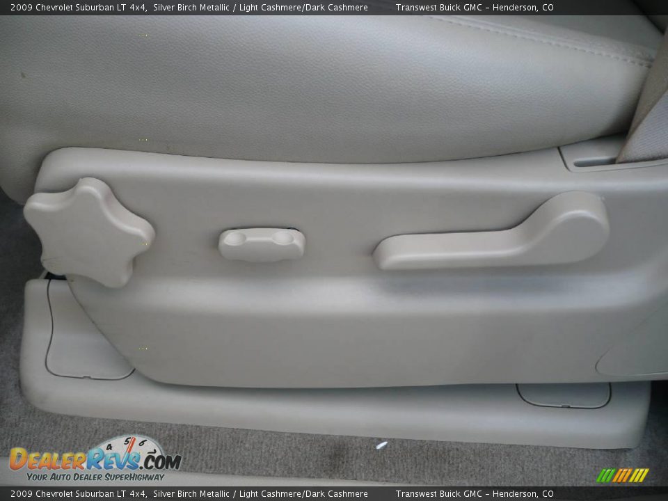 2009 Chevrolet Suburban LT 4x4 Silver Birch Metallic / Light Cashmere/Dark Cashmere Photo #24