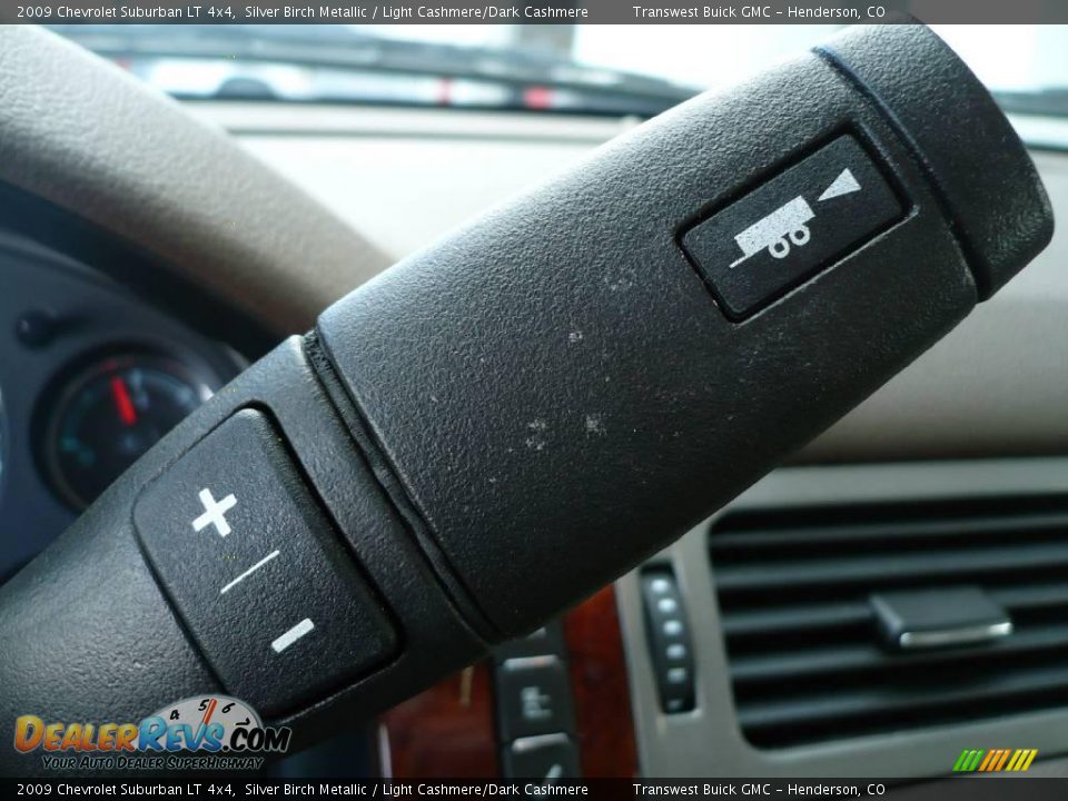 2009 Chevrolet Suburban LT 4x4 Silver Birch Metallic / Light Cashmere/Dark Cashmere Photo #28