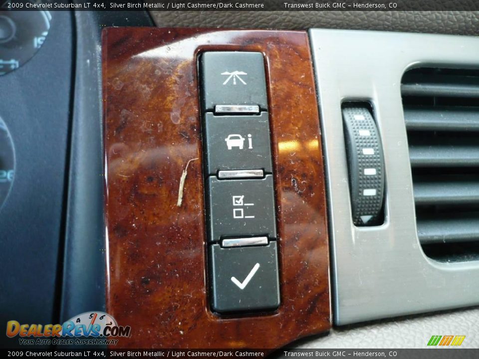 2009 Chevrolet Suburban LT 4x4 Silver Birch Metallic / Light Cashmere/Dark Cashmere Photo #29