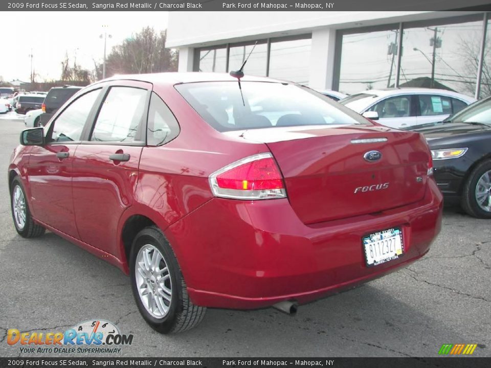 2009 Ford Focus SE Sedan Sangria Red Metallic / Charcoal Black Photo #4