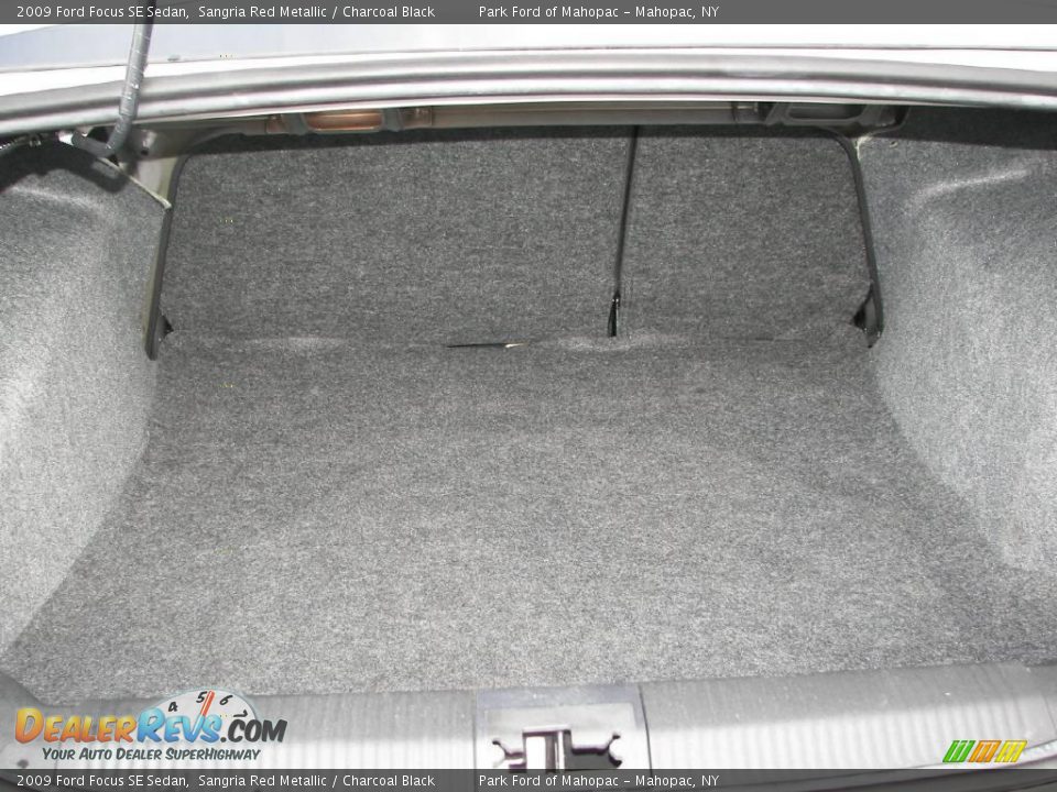 2009 Ford Focus SE Sedan Sangria Red Metallic / Charcoal Black Photo #7