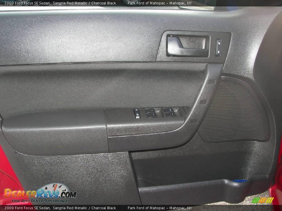 2009 Ford Focus SE Sedan Sangria Red Metallic / Charcoal Black Photo #11