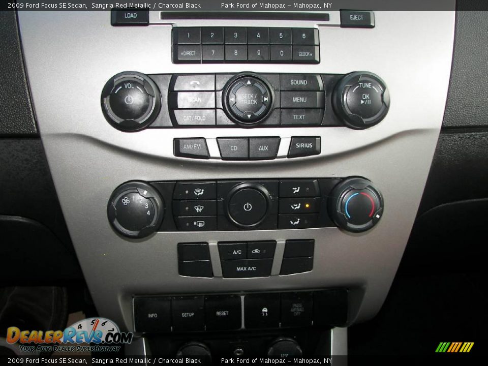 2009 Ford Focus SE Sedan Sangria Red Metallic / Charcoal Black Photo #14