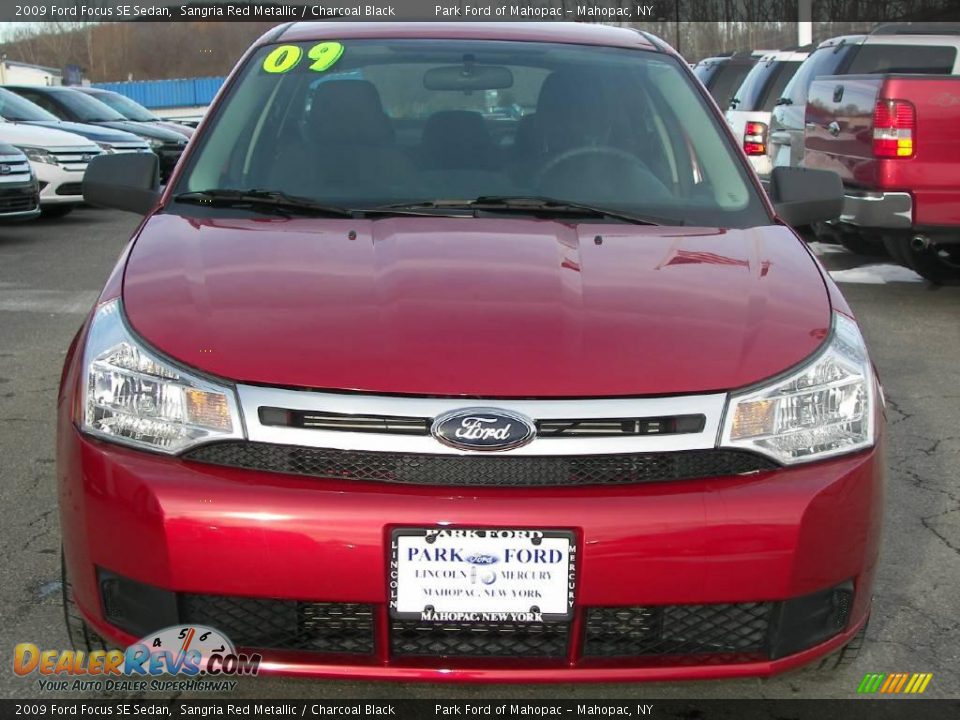 2009 Ford Focus SE Sedan Sangria Red Metallic / Charcoal Black Photo #17