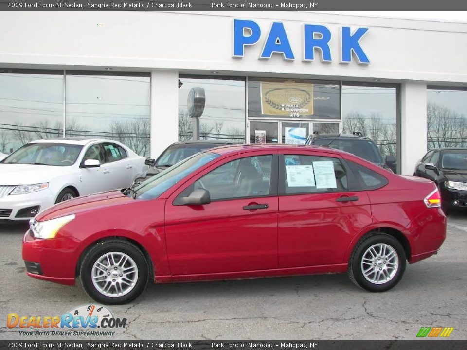 2009 Ford Focus SE Sedan Sangria Red Metallic / Charcoal Black Photo #19
