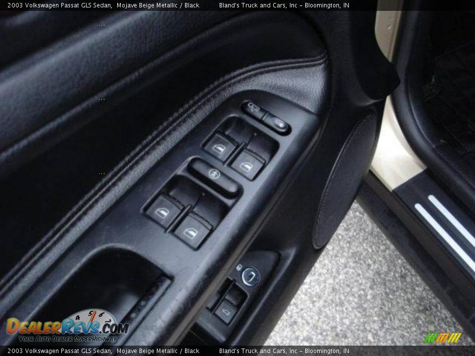 2003 Volkswagen Passat GLS Sedan Mojave Beige Metallic / Black Photo #12