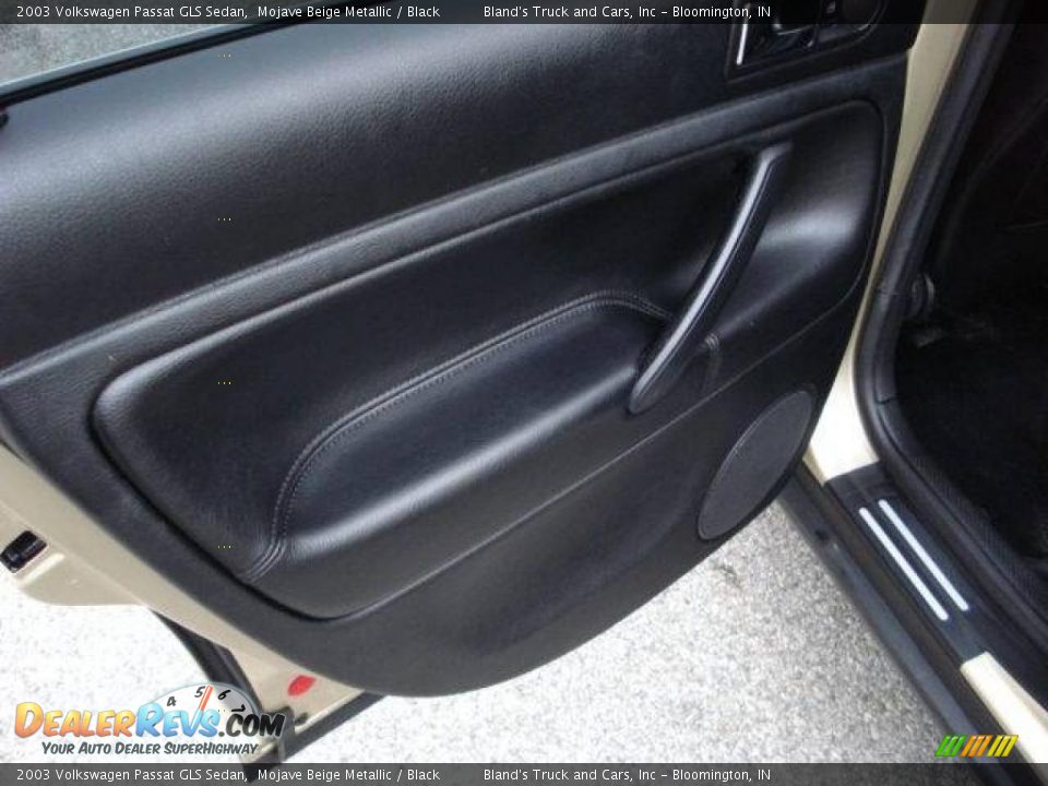 2003 Volkswagen Passat GLS Sedan Mojave Beige Metallic / Black Photo #20