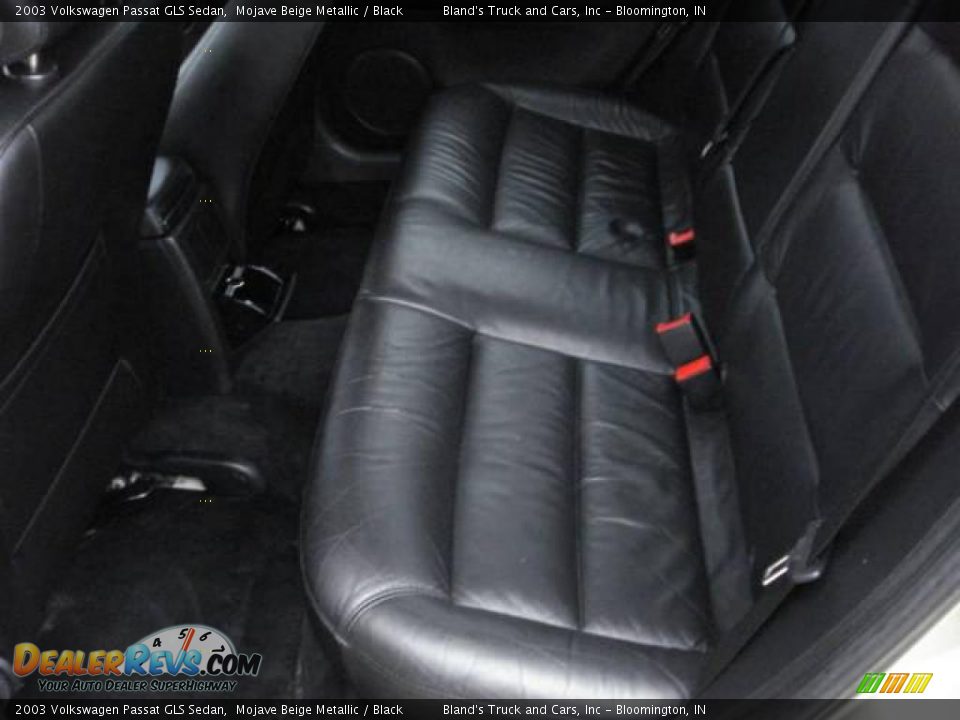 2003 Volkswagen Passat GLS Sedan Mojave Beige Metallic / Black Photo #22