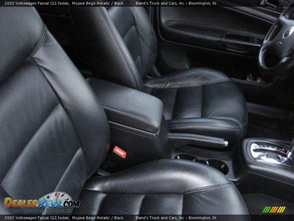 2003 Volkswagen Passat GLS Sedan Mojave Beige Metallic / Black Photo #25
