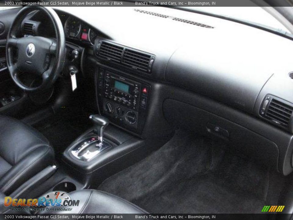 2003 Volkswagen Passat GLS Sedan Mojave Beige Metallic / Black Photo #26