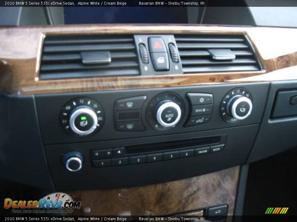 2010 BMW 5 Series 535i xDrive Sedan Alpine White / Cream Beige Photo #13