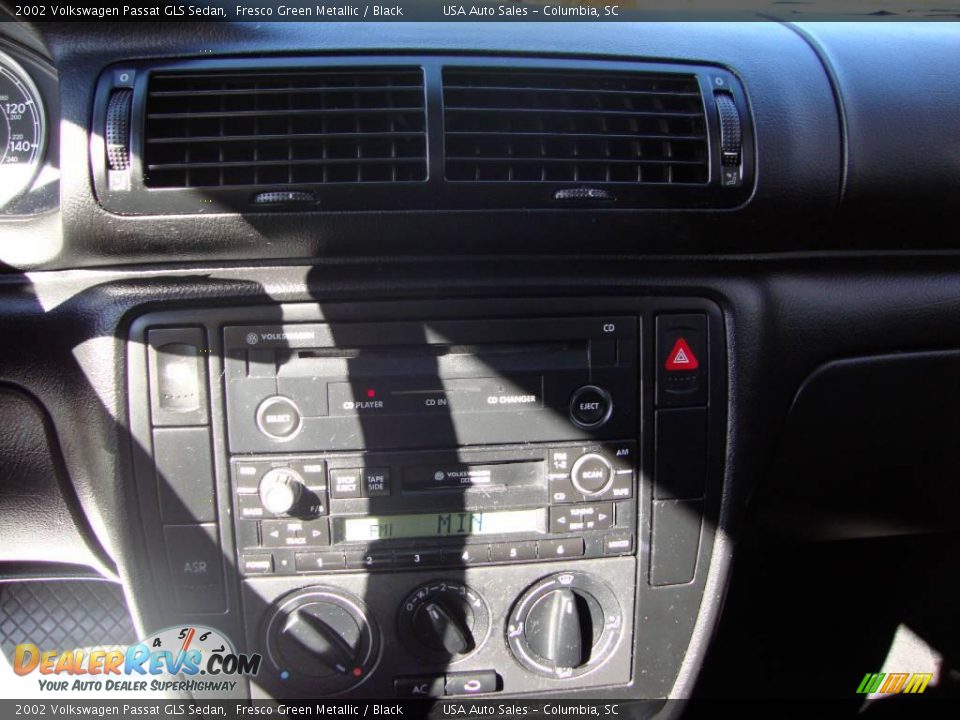 2002 Volkswagen Passat GLS Sedan Fresco Green Metallic / Black Photo #10