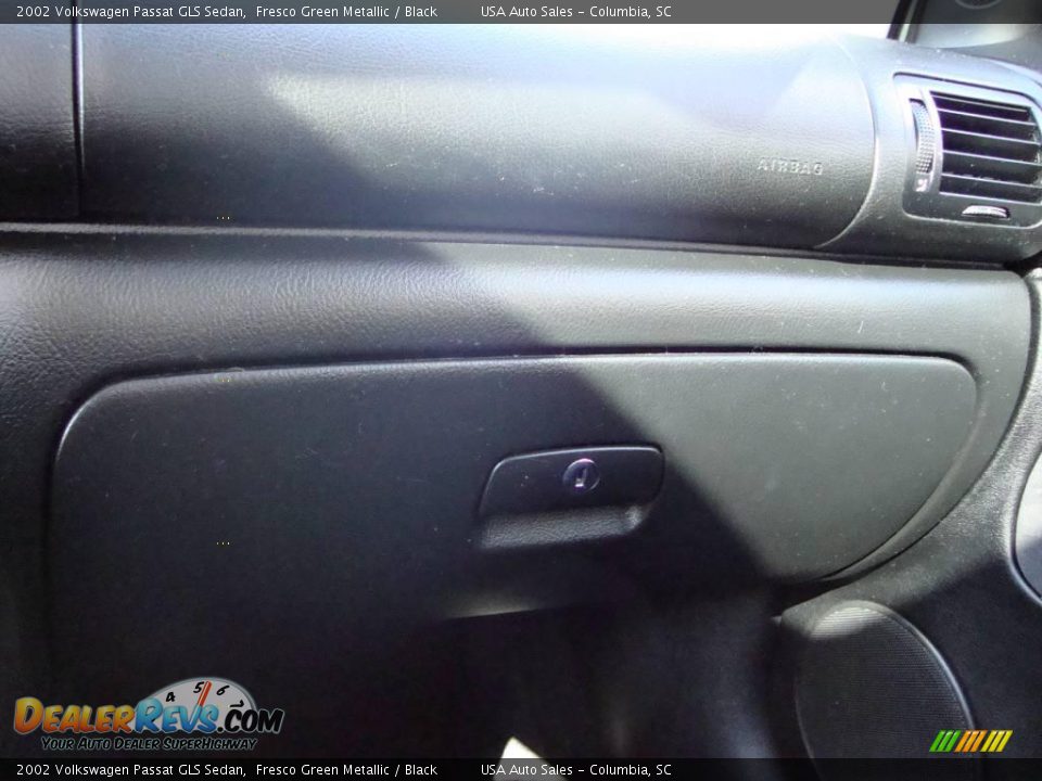 2002 Volkswagen Passat GLS Sedan Fresco Green Metallic / Black Photo #15
