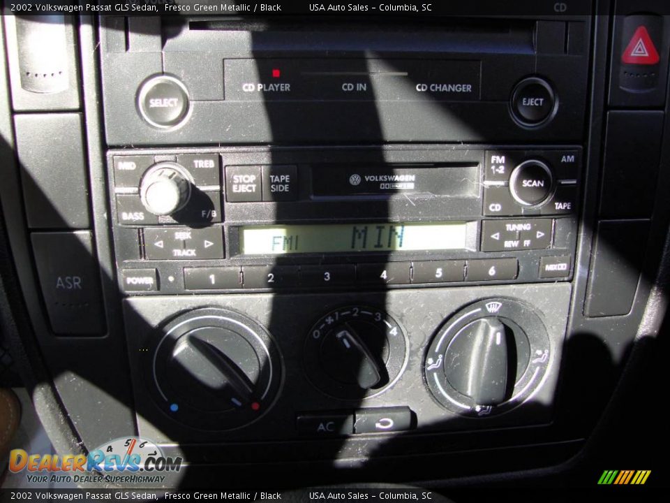 2002 Volkswagen Passat GLS Sedan Fresco Green Metallic / Black Photo #16