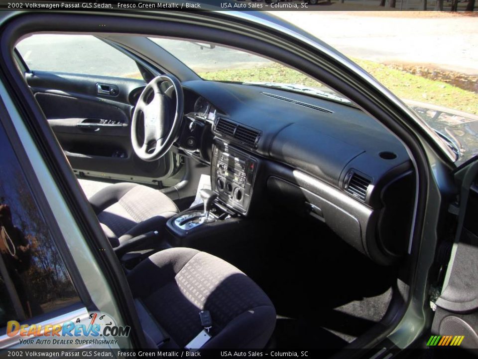 2002 Volkswagen Passat GLS Sedan Fresco Green Metallic / Black Photo #29