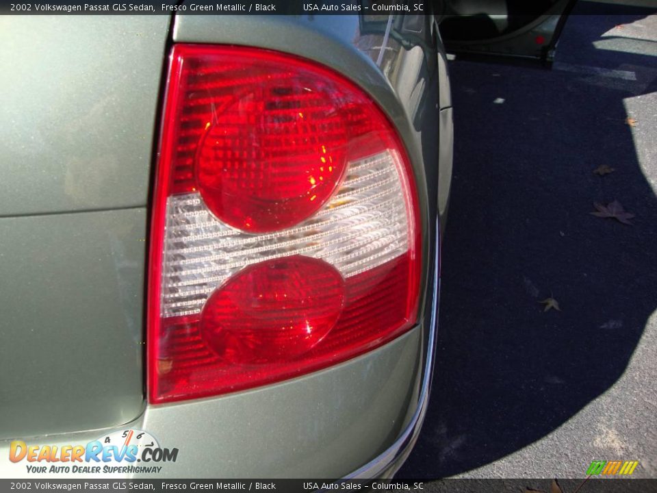 2002 Volkswagen Passat GLS Sedan Fresco Green Metallic / Black Photo #35