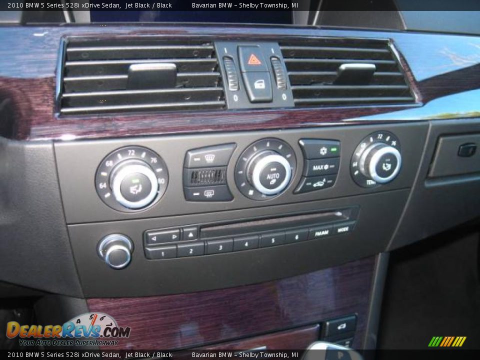 2010 BMW 5 Series 528i xDrive Sedan Jet Black / Black Photo #13
