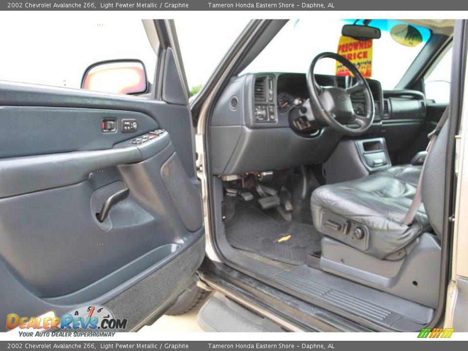 2002 Chevrolet Avalanche Z66 Light Pewter Metallic / Graphite Photo #13