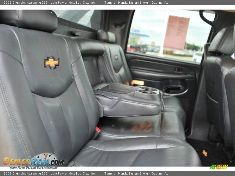 2002 Chevrolet Avalanche Z66 Light Pewter Metallic / Graphite Photo #26