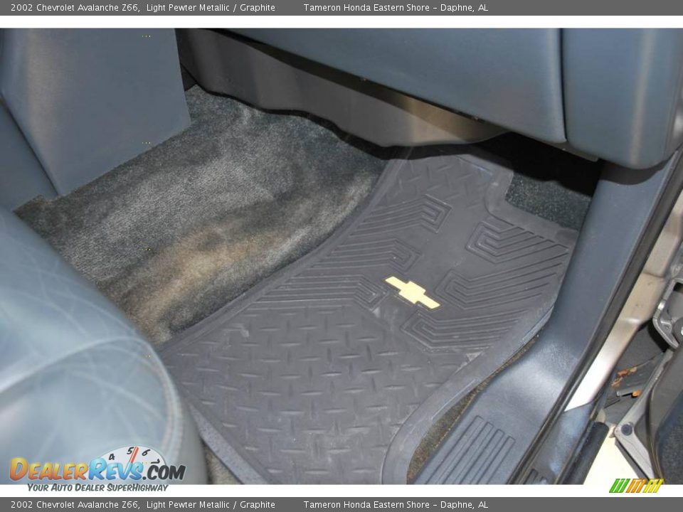 2002 Chevrolet Avalanche Z66 Light Pewter Metallic / Graphite Photo #28