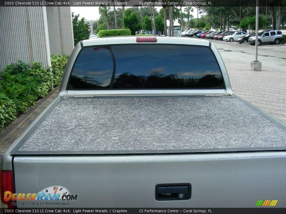 2003 Chevrolet S10 LS Crew Cab 4x4 Light Pewter Metallic / Graphite Photo #9