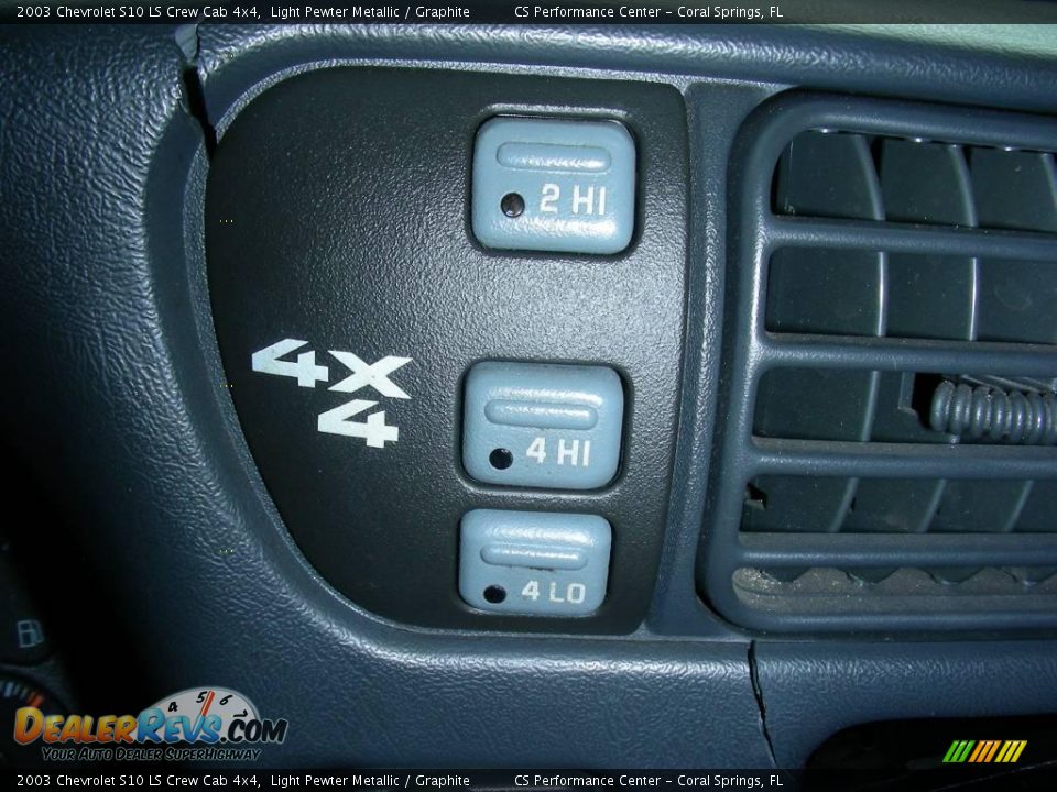 2003 Chevrolet S10 LS Crew Cab 4x4 Light Pewter Metallic / Graphite Photo #20