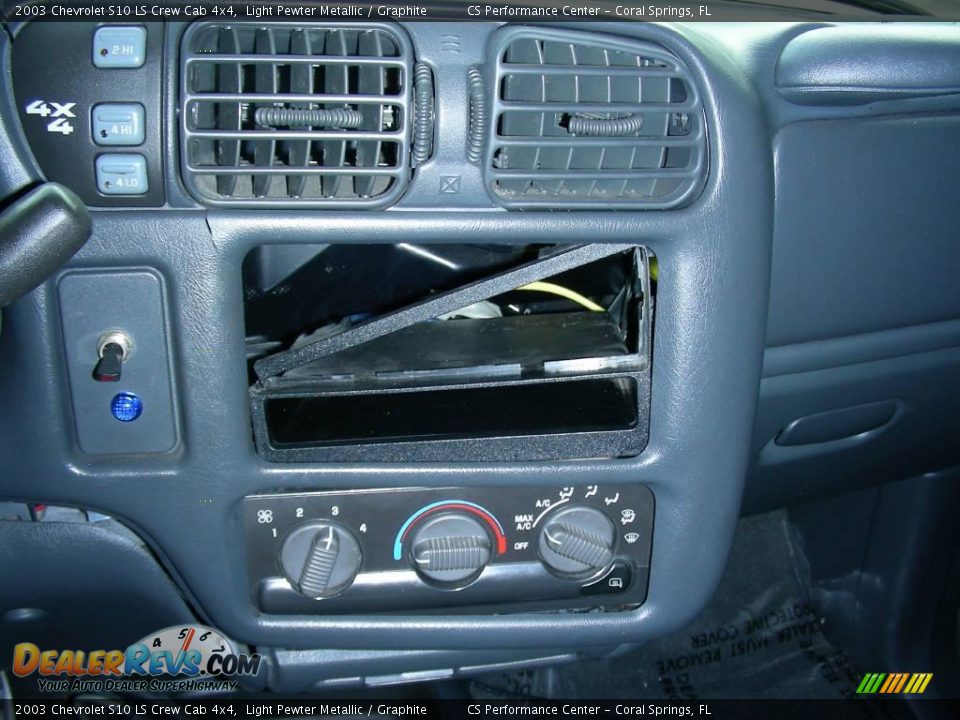 2003 Chevrolet S10 LS Crew Cab 4x4 Light Pewter Metallic / Graphite Photo #23