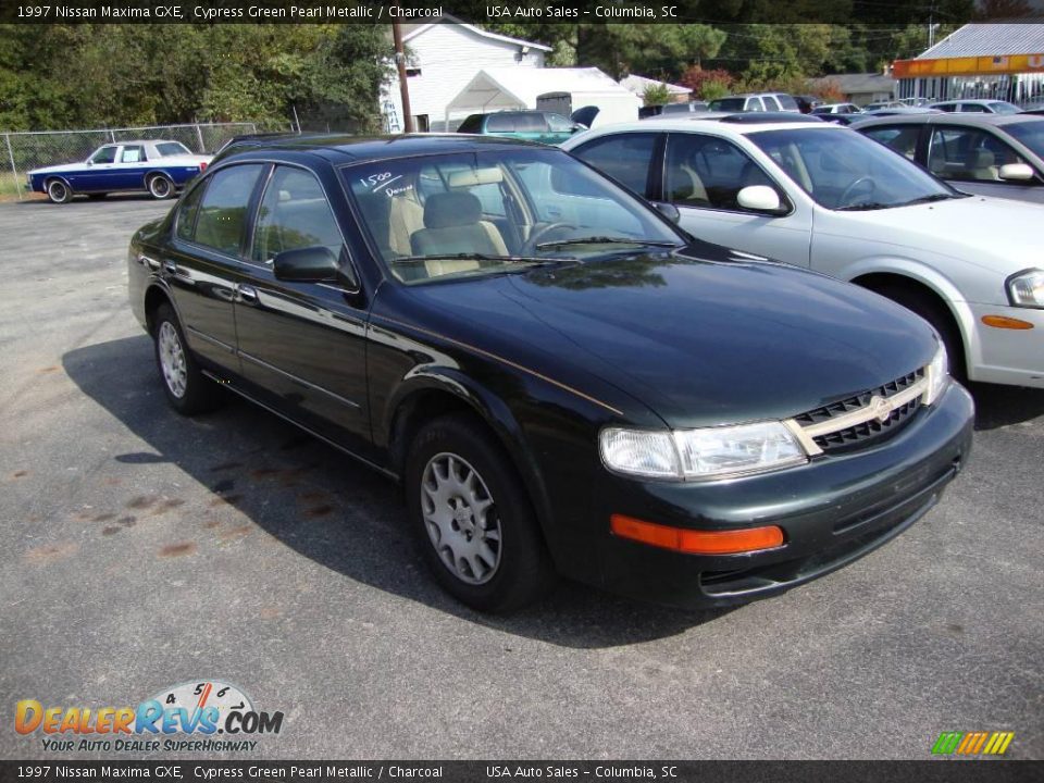 1997 Nissan Maxima GXE Cypress Green Pearl Metallic / Charcoal Photo #1