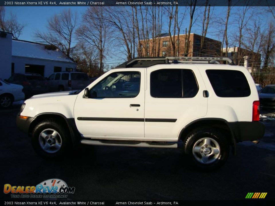 2003 Nissan Xterra XE V6 4x4 Avalanche White / Charcoal Photo #10