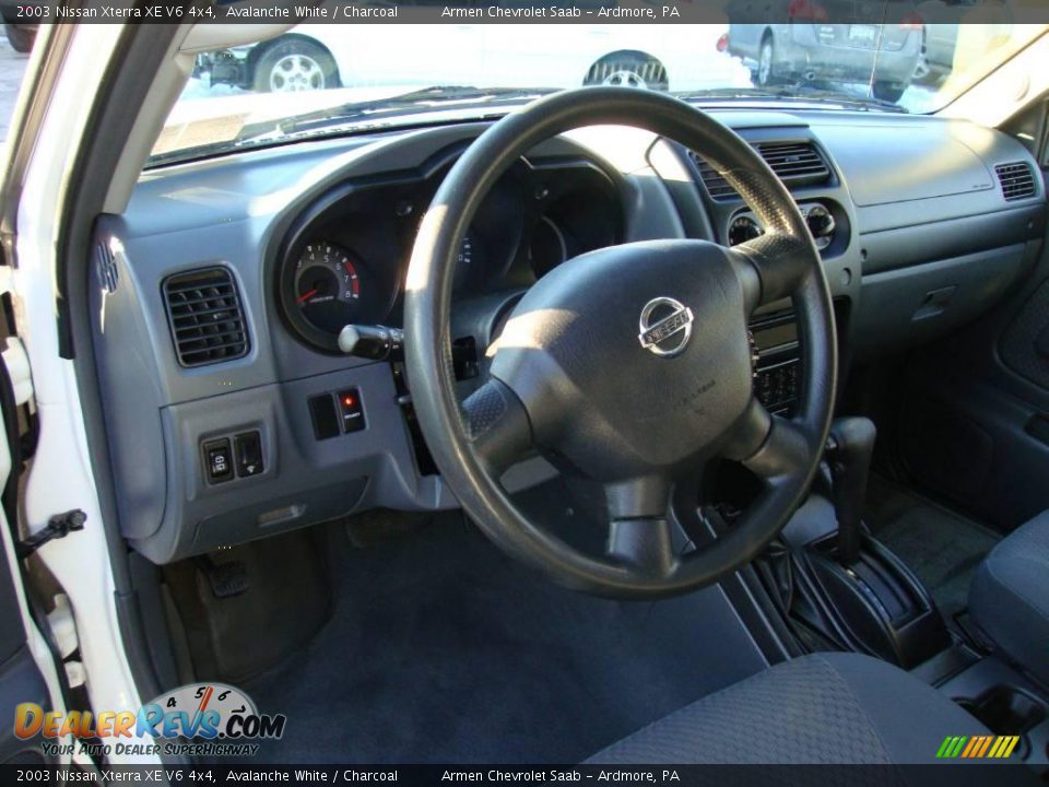 2003 Nissan Xterra XE V6 4x4 Avalanche White / Charcoal Photo #11