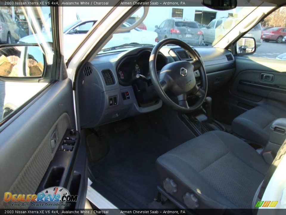 2003 Nissan Xterra XE V6 4x4 Avalanche White / Charcoal Photo #12