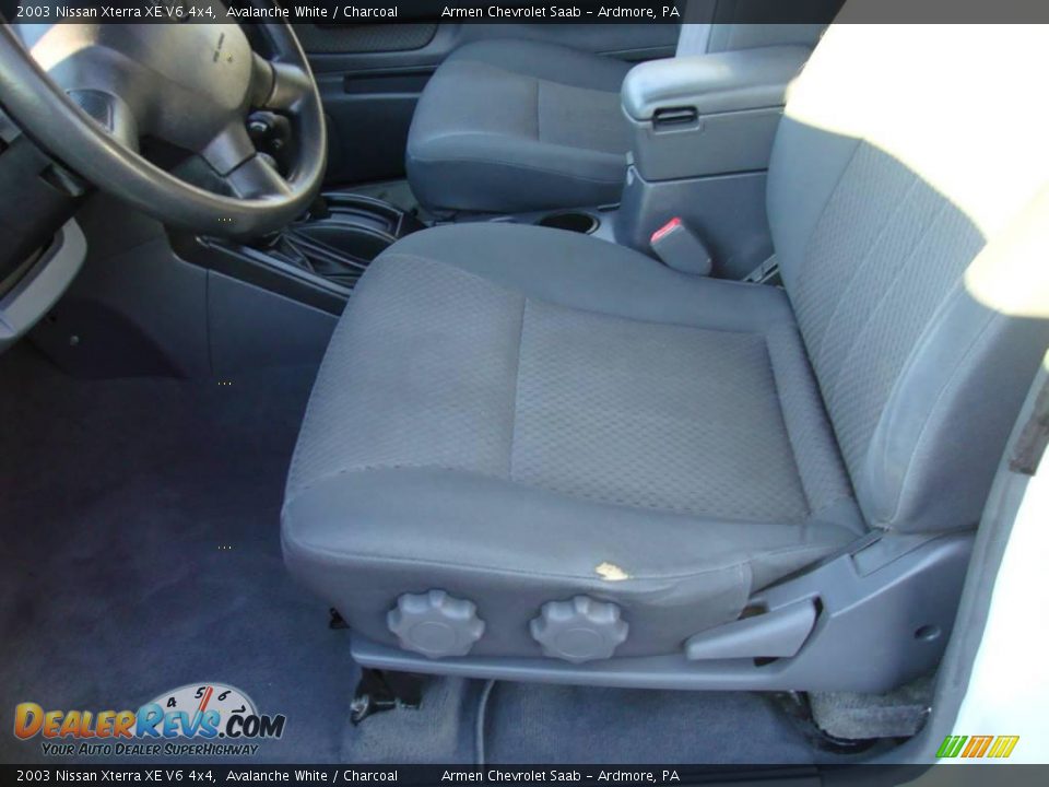 2003 Nissan Xterra XE V6 4x4 Avalanche White / Charcoal Photo #15