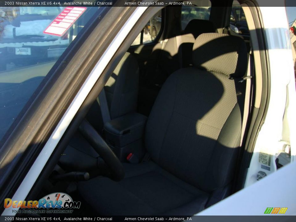2003 Nissan Xterra XE V6 4x4 Avalanche White / Charcoal Photo #16
