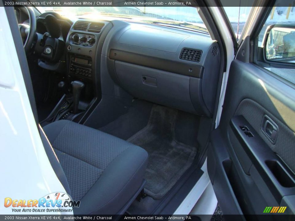2003 Nissan Xterra XE V6 4x4 Avalanche White / Charcoal Photo #17