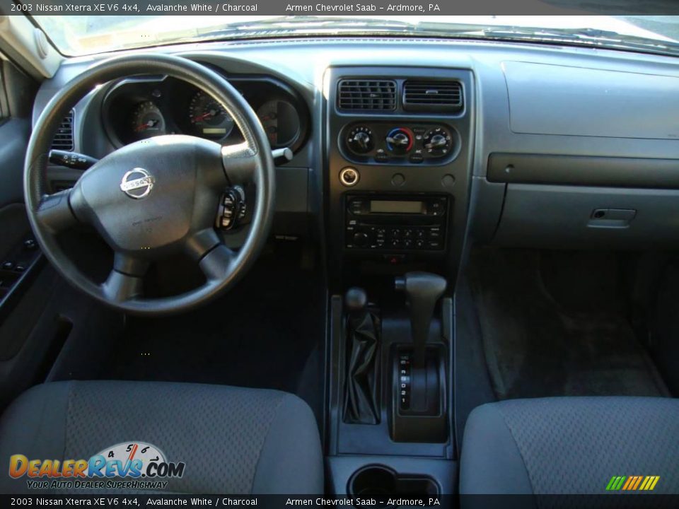 2003 Nissan Xterra XE V6 4x4 Avalanche White / Charcoal Photo #24