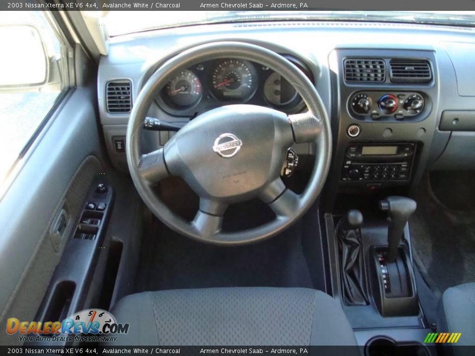 2003 Nissan Xterra XE V6 4x4 Avalanche White / Charcoal Photo #25