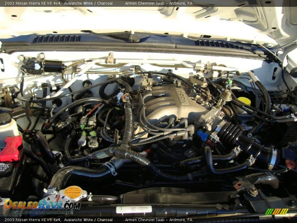 2003 Nissan Xterra XE V6 4x4 Avalanche White / Charcoal Photo #28