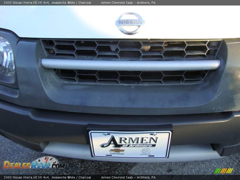 2003 Nissan Xterra XE V6 4x4 Avalanche White / Charcoal Photo #30