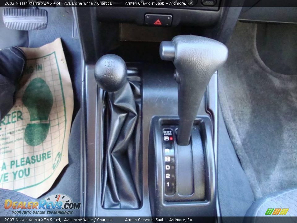 2003 Nissan Xterra XE V6 4x4 Avalanche White / Charcoal Photo #32