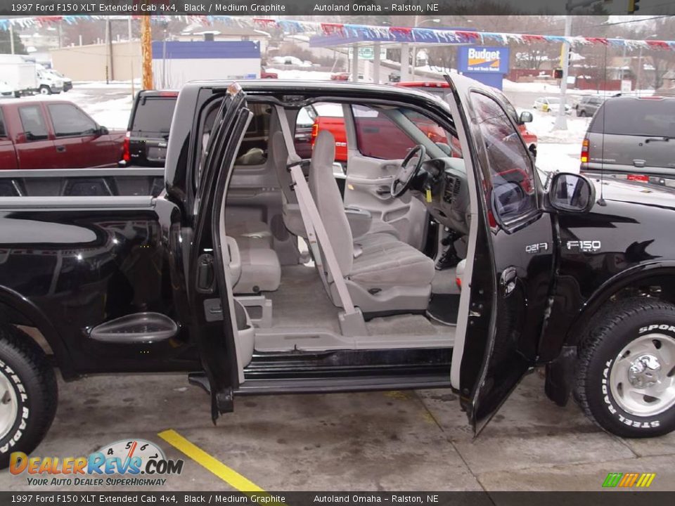 1997 Ford F150 XLT Extended Cab 4x4 Black / Medium Graphite Photo #6