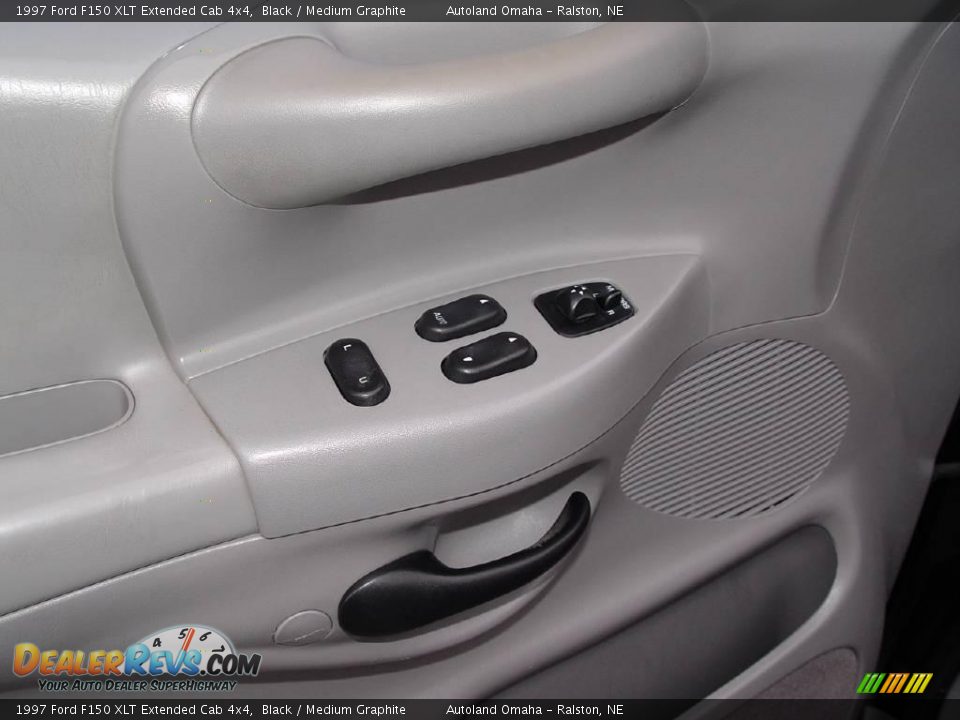 1997 Ford F150 XLT Extended Cab 4x4 Black / Medium Graphite Photo #7