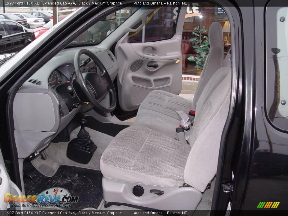 1997 Ford F150 XLT Extended Cab 4x4 Black / Medium Graphite Photo #8