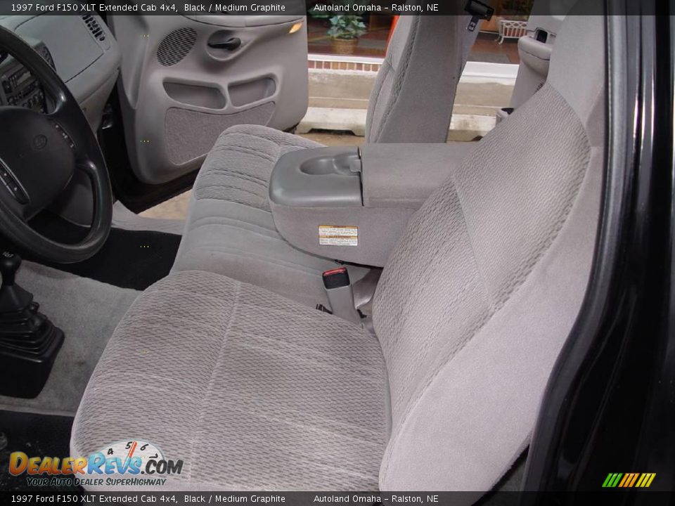 1997 Ford F150 XLT Extended Cab 4x4 Black / Medium Graphite Photo #9